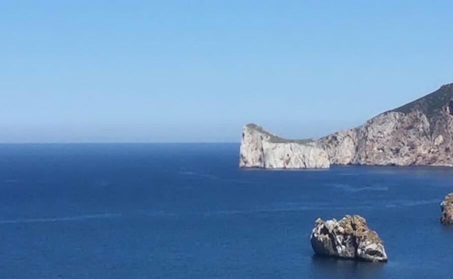 la costa iglesiente con il faraglione pan di zucchero (foto cinzia simbula)