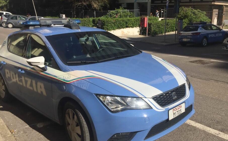 una delle volanti della questura di oristano (foto l unione sarda sanna)