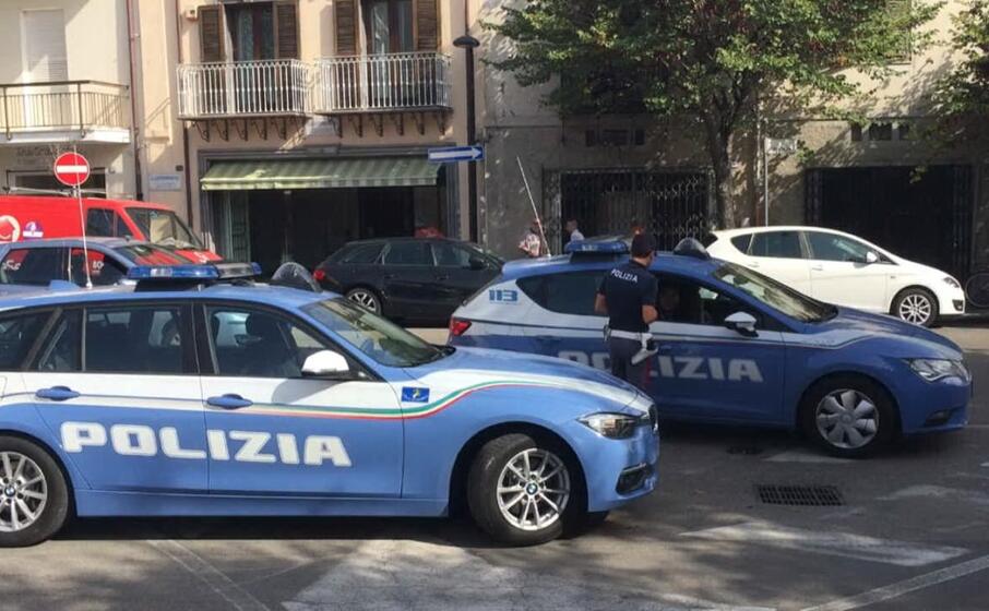 agenti della questura di oristano (foto elia sanna)