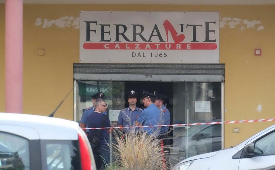 il negozio in cui avvenuta la tragedia (ansa)