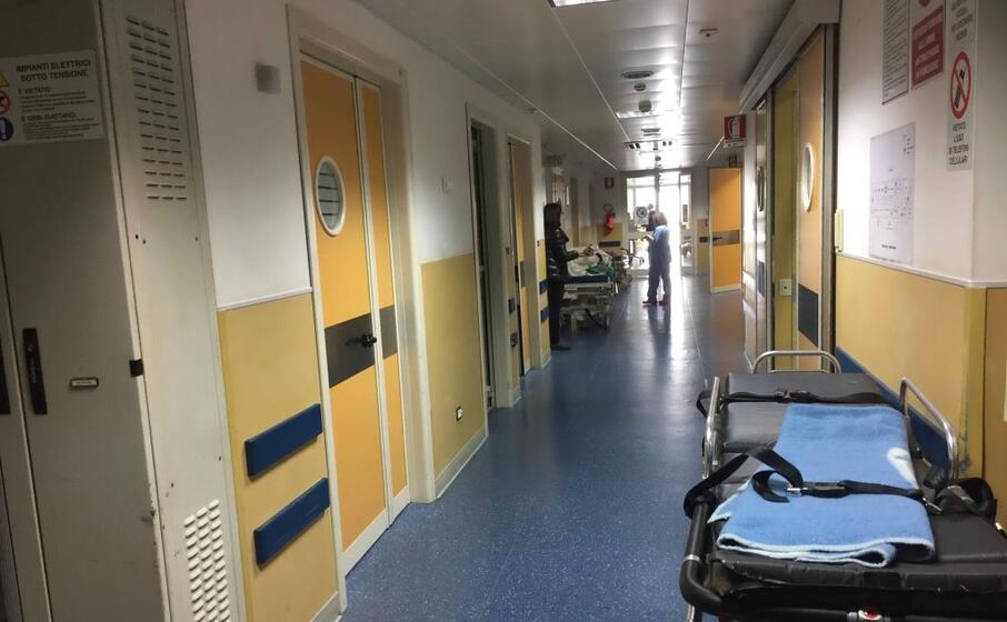 il pronto soccorso del santissima trinit (archivio l unione sarda)