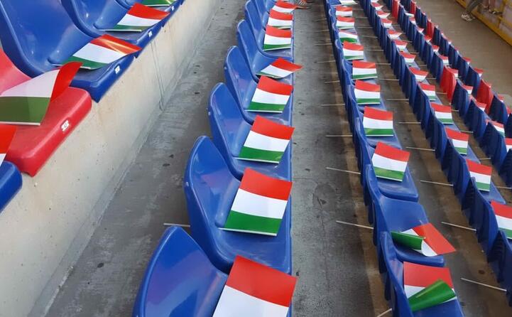 bandierine dell italia sugli spalti