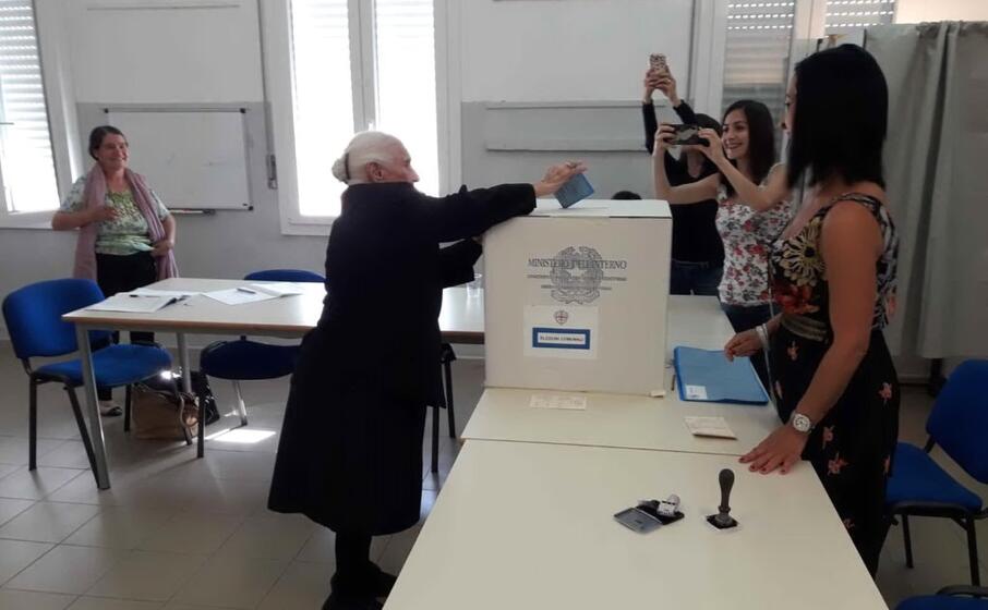 zelinda pagliero 103 anni al seggio (foto inviata dalla famiglia)