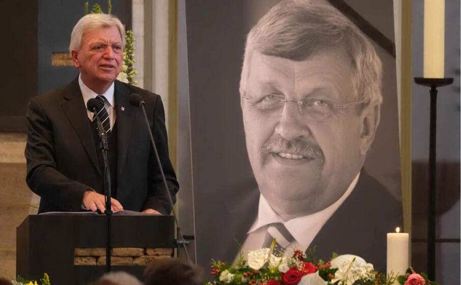 un immagine dei funerali di walter luebcke (ansa)