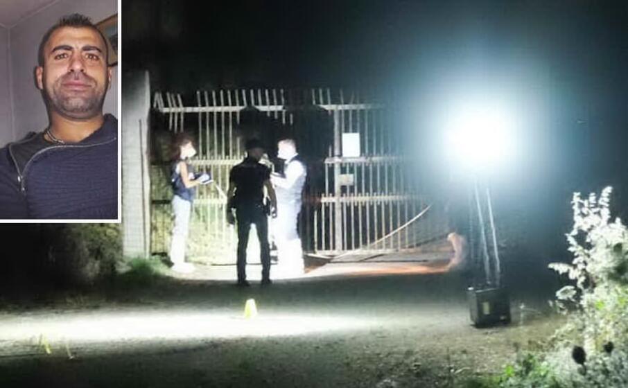 il luogo del ritrovamento del cadavere e nel riquadro la vittima antonio piras (foto l unione sarda ungari)