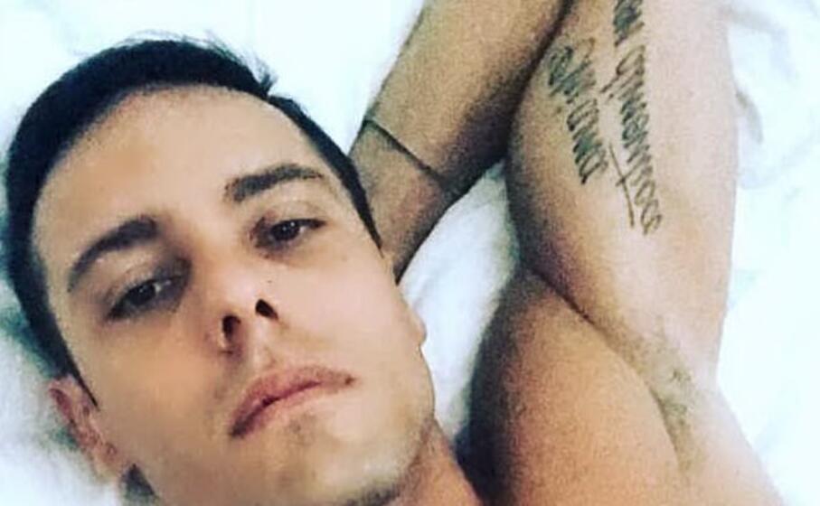 l imprenditore francesco cordova sul braccio il tatuaggio chi ama non dimentica (foto da profilo instagram)