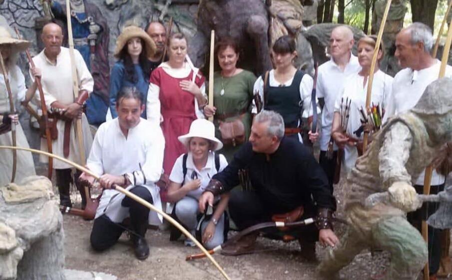 alcuni partecipanti all iniziativa (foto degli arcieri storici di sanluri)