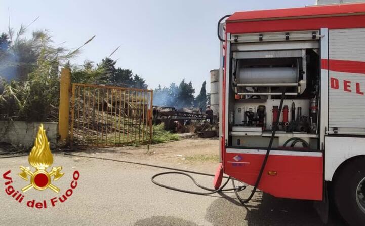 i vigili del fuoco sono dovuti intervenire vicino alla motorizzazione