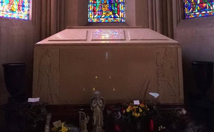 la tomba di jackson a forest lawn in california