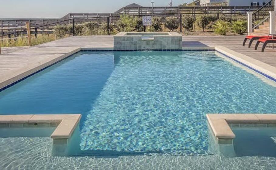 una piscina (foto pixabay