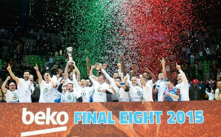 l esultanza della dinamo sassari dopo la vittoria