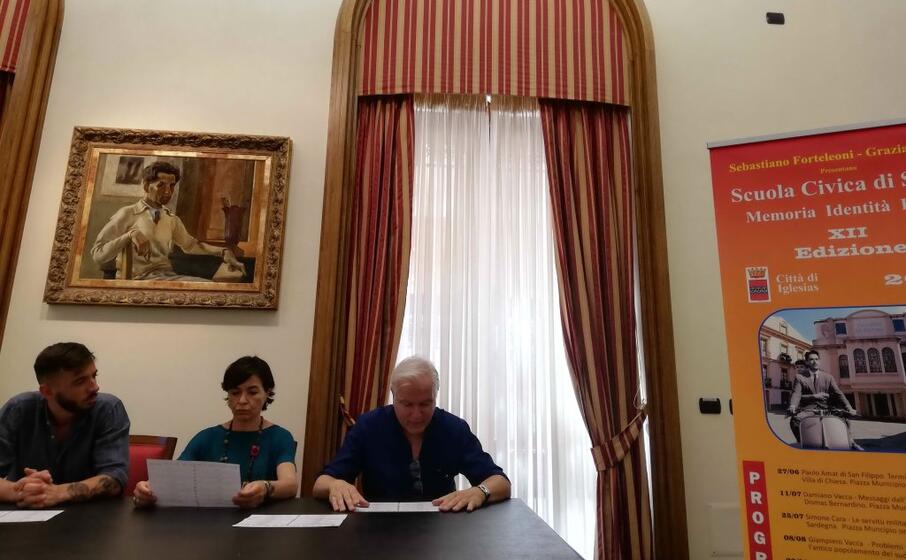 un momento della conferenza stampa di presentazione della scuola civica di storia 2019 (foto miriam cappa)