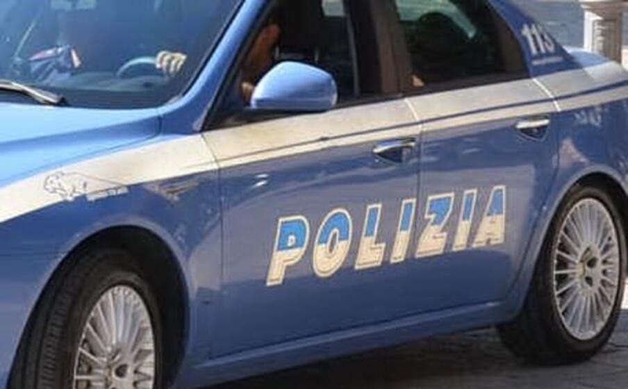 l arrivo della polizia (ansa)