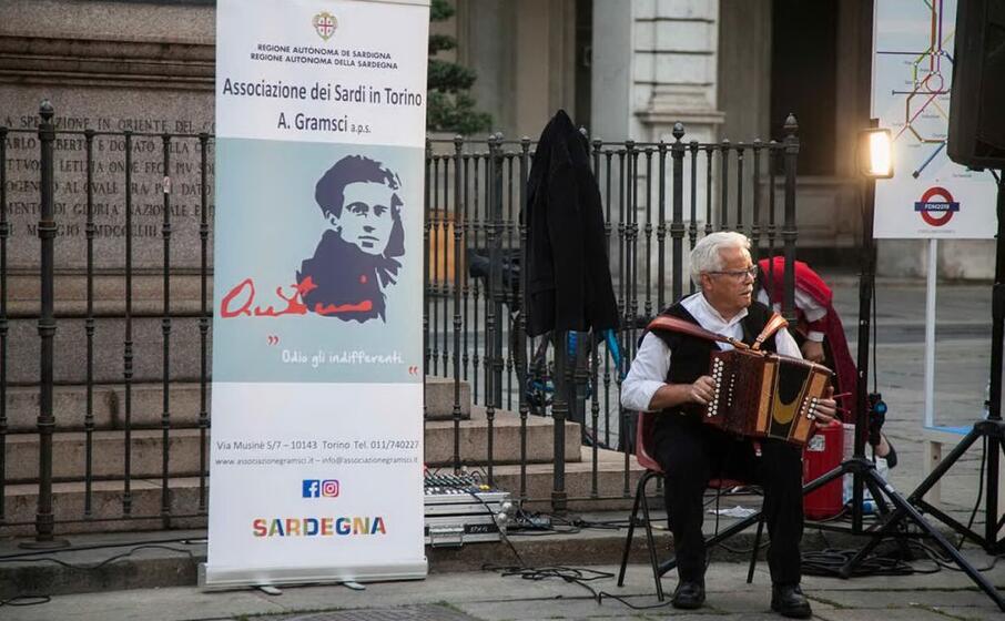 le danze erano accompagnate dall organetto