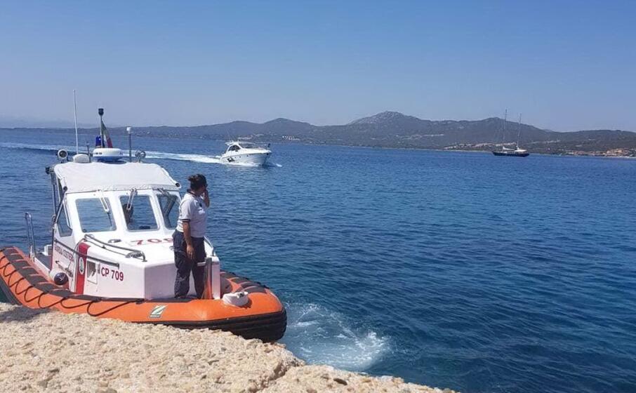 un unit della guardia costiera a golfo aranci (foto capitaneria)