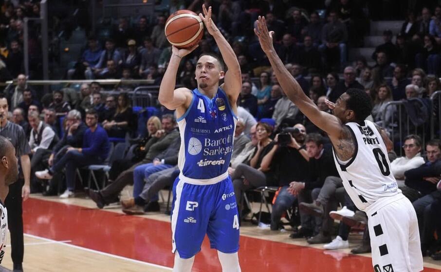 bamforth al tiro contro bologna (foto dinamo)