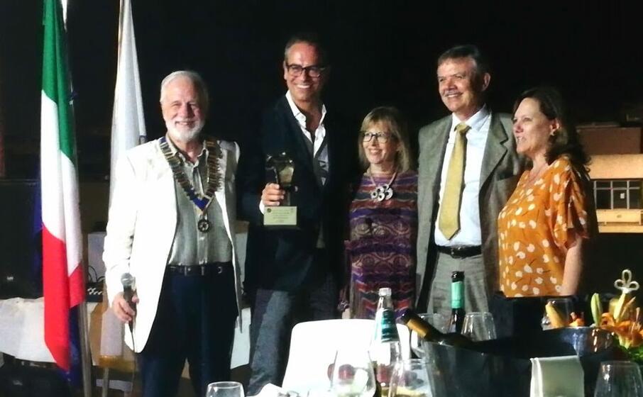 a sinistra il presidente del rotary di quartu antonio cabiddu e di fianco flavio manzoni (foto rotary club)