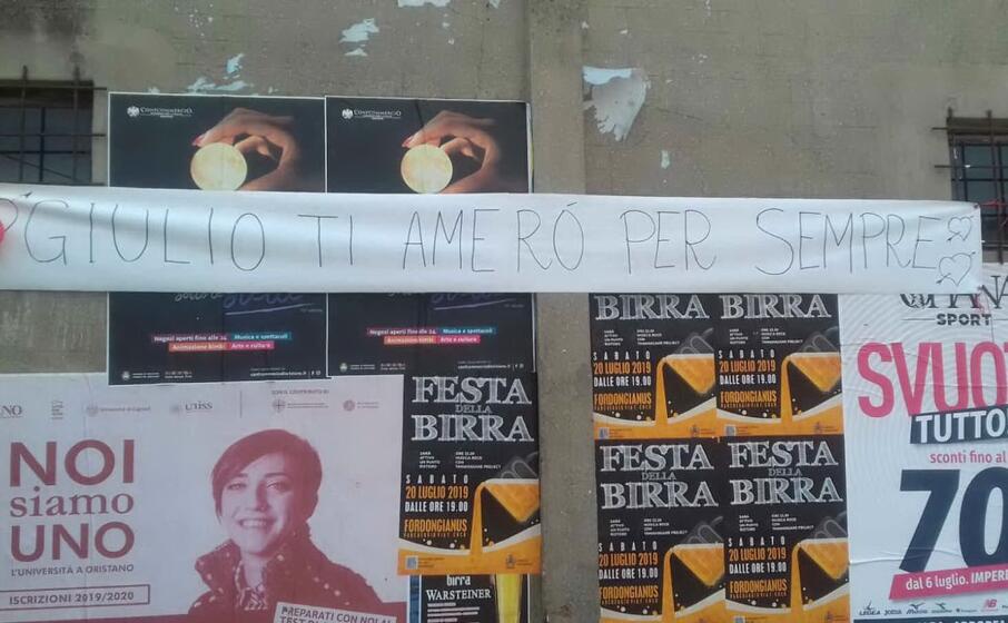 lo striscione (foto l unione sarda pinna)