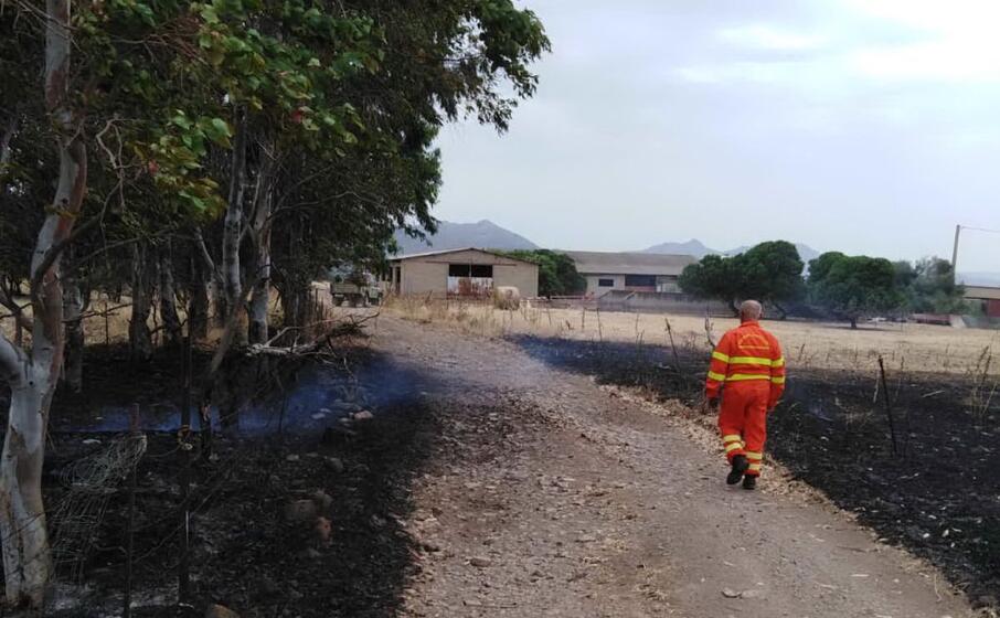 una fase di spegnimento (foto l unione sarda cazzaniga)