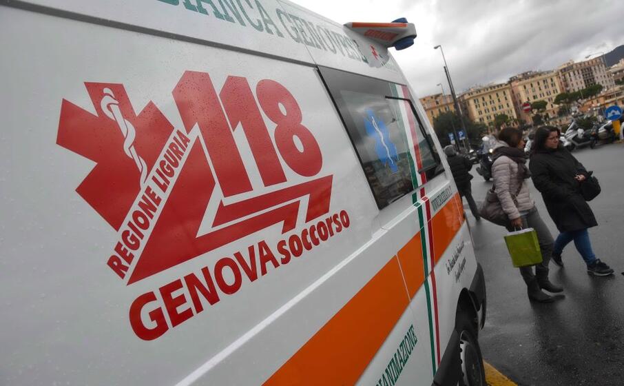 un ambulanza (ansa)