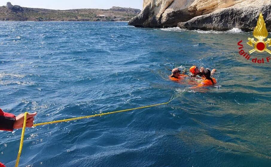 il salvataggio a calamosca (foto vigili del fuoco)