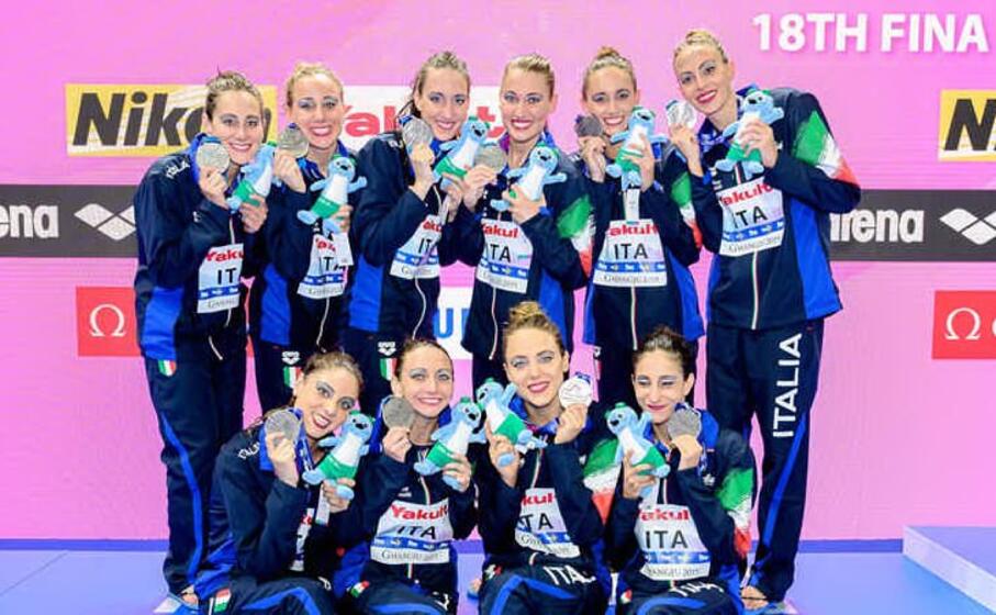 le azzurre che hanno vinto l argento la deidda la prima in basso a destra (foto fin)
