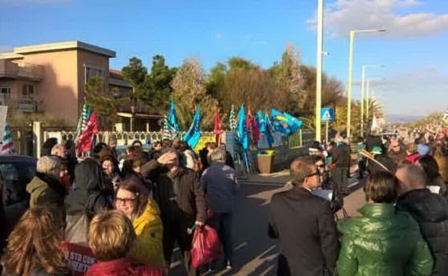 una delle tante proteste dei dipendenti aias (l unione sarda farris)