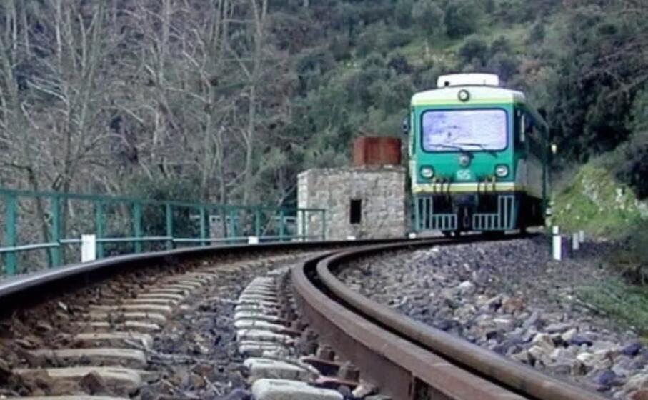 la linea ferroviaria (foto severino sirigu)