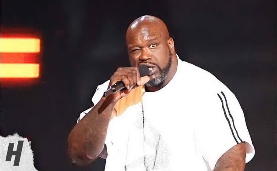 shaquille o neal durante l esibizione agli nba awards (foto da frame video)