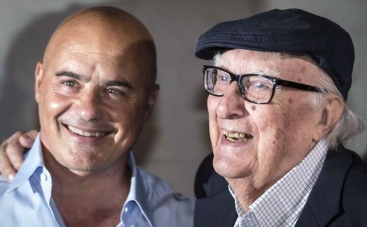 andrea camilleri morto oggi a roma insieme a luca zingaretti interprete del commissario montalbano in tv (archivio l unione sarda)