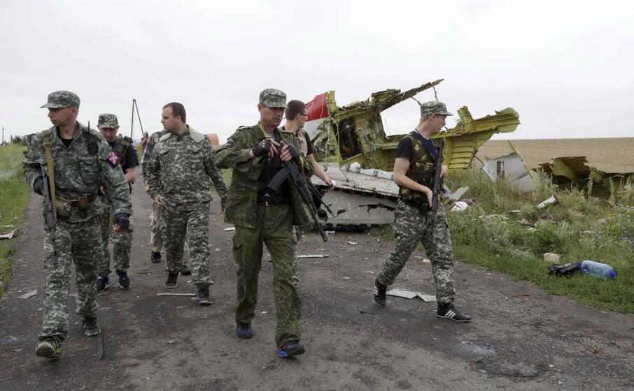 militari sul luogo dell abbattimento