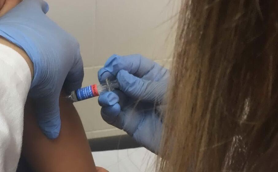una vaccinazione (foto l unione sarda piras)