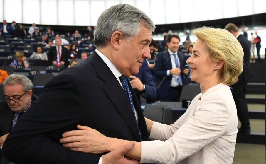 ursula von der leyen l abbraccio con tajani (ansa)