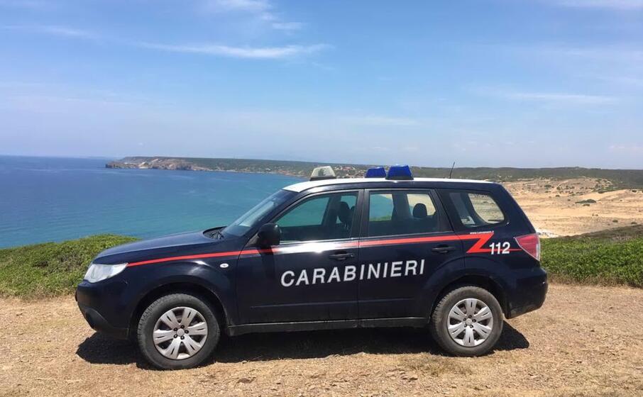 i carabinieri (foto l unione sarda pintori)