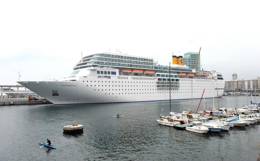 il porto di savona (ansa)
