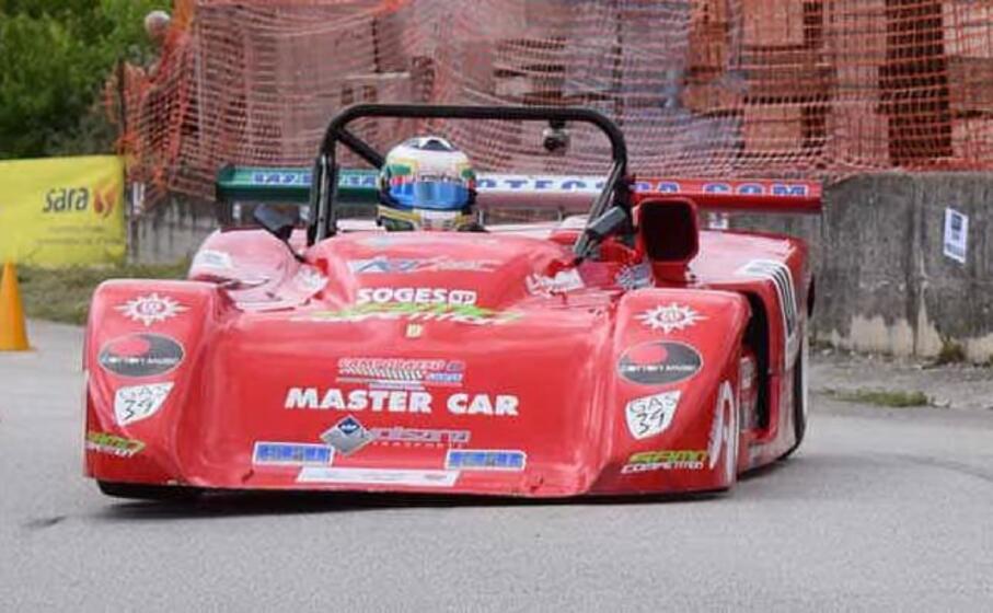 l auto di fabio emanuele in testa al campionato italiano (foto l unione sarda tellini)