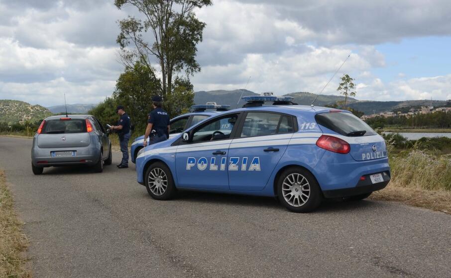 un posto di blocco nel nuorese (foto polizia di stato)