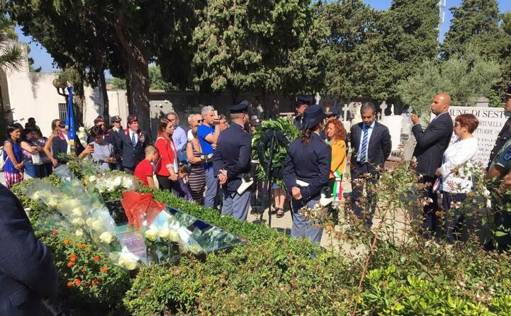cerimonia al cimitero di sestu in memoria di emanuela loi (foto l unione sarda deidda)