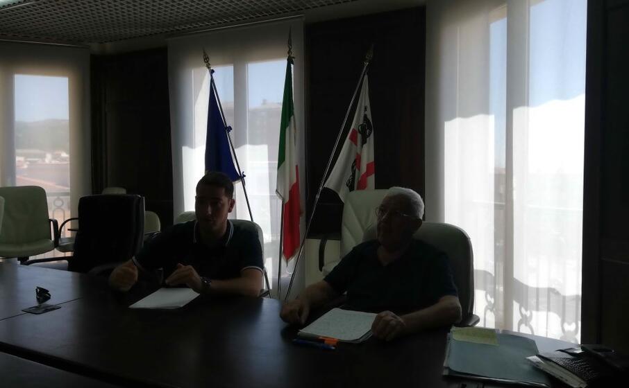 il sindaco di iglesias mauro usai e l assessore ai lavori pubblici vito didaci (foto l unione sarda cappa)