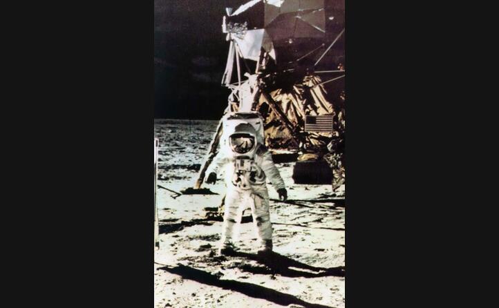 edwin buzz aldrin sulla luna fotografato da neil armstrong