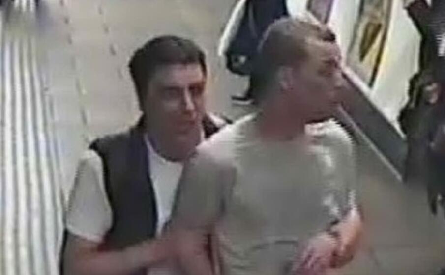 i due malviventi nella metro di londra (foto scotland yard)