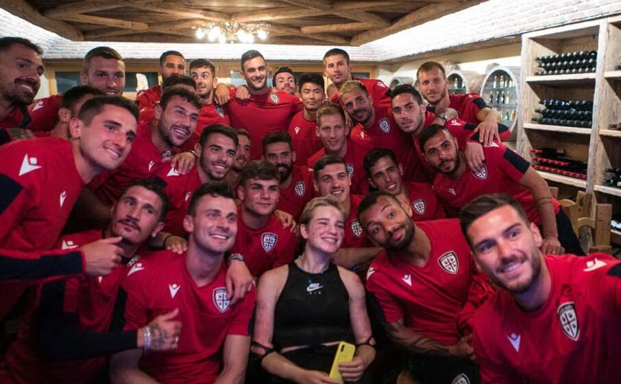 il cagliari incontra bebe vio (foto twitter)