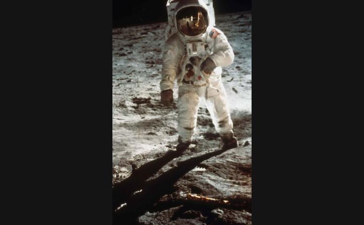 la passeggiata di buzz aldrin sul satellite