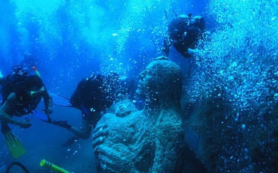 la deposizione della corona (foto carabinieri)