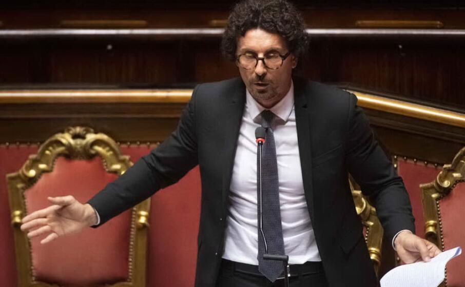 il ministro danilo toninelli (ansa)