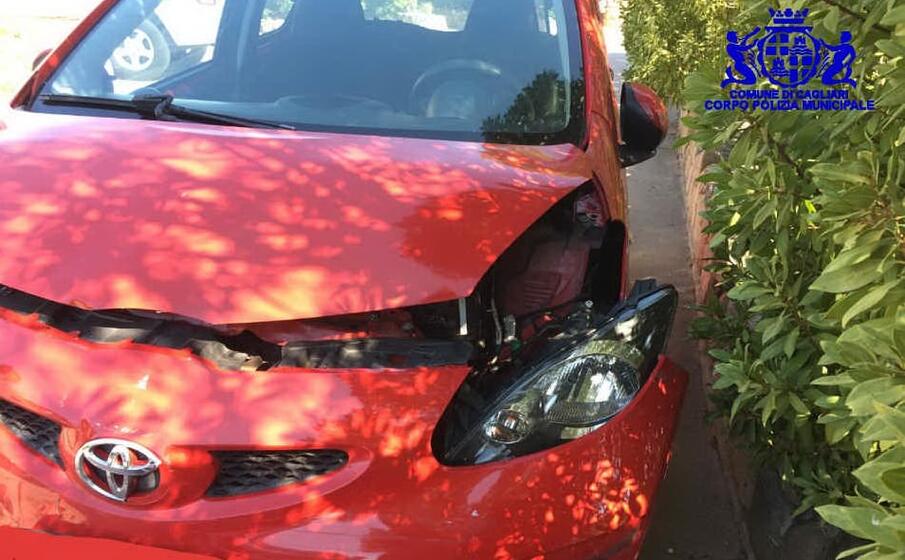 l auto del pirata della strada (foto polizia municipale)