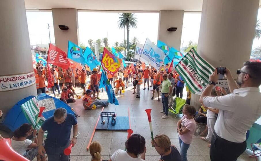 ad andare in scena un sit in di protesta
