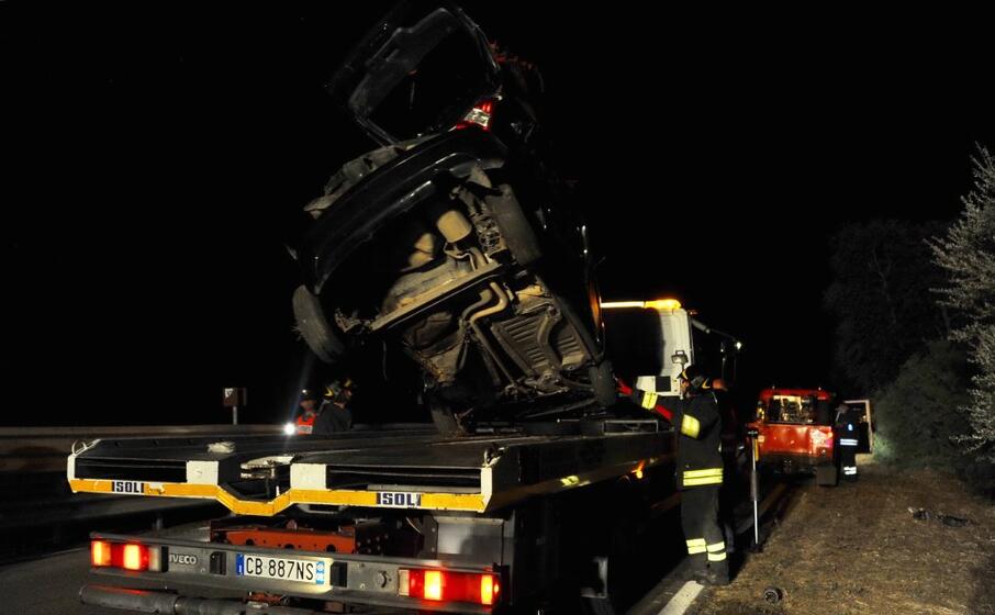 i resti dell auto (foto l unione sarda chergia)