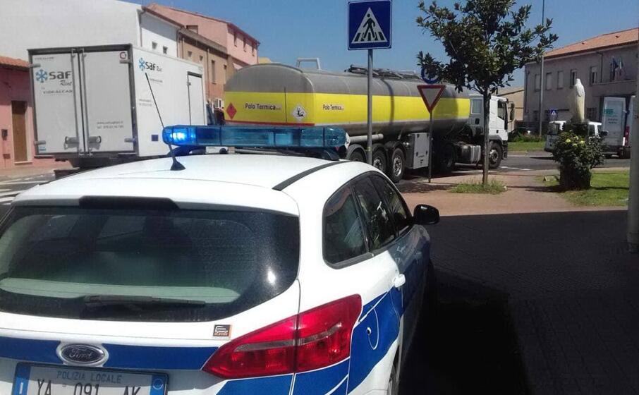 l autobotte in panne (l unione sarda sanna)