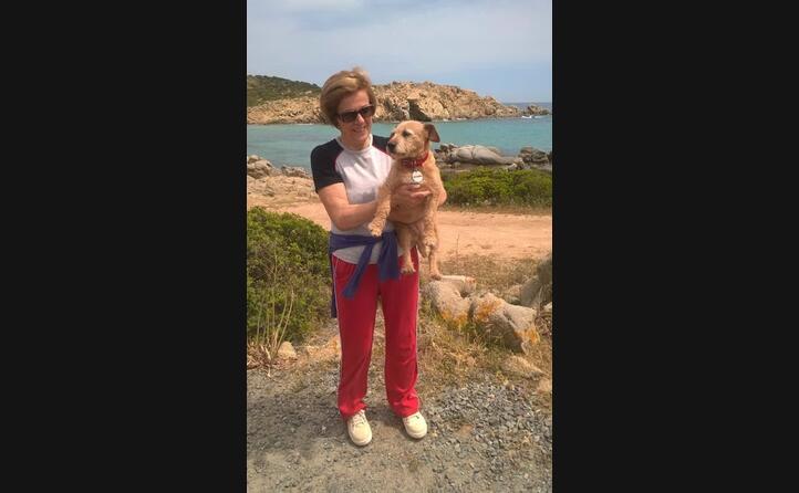 giovanna la commara con la cagnolina chiara serramanna